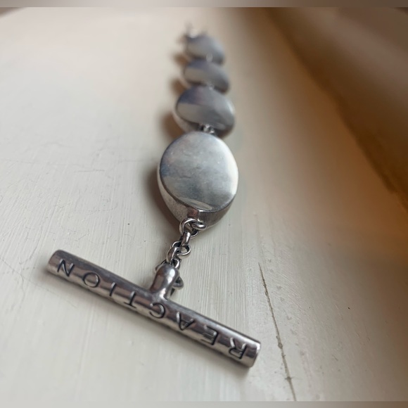 Kenneth Cole Reaction iridescent pearl with silver teardrop bracelet - Picture 5 of 6